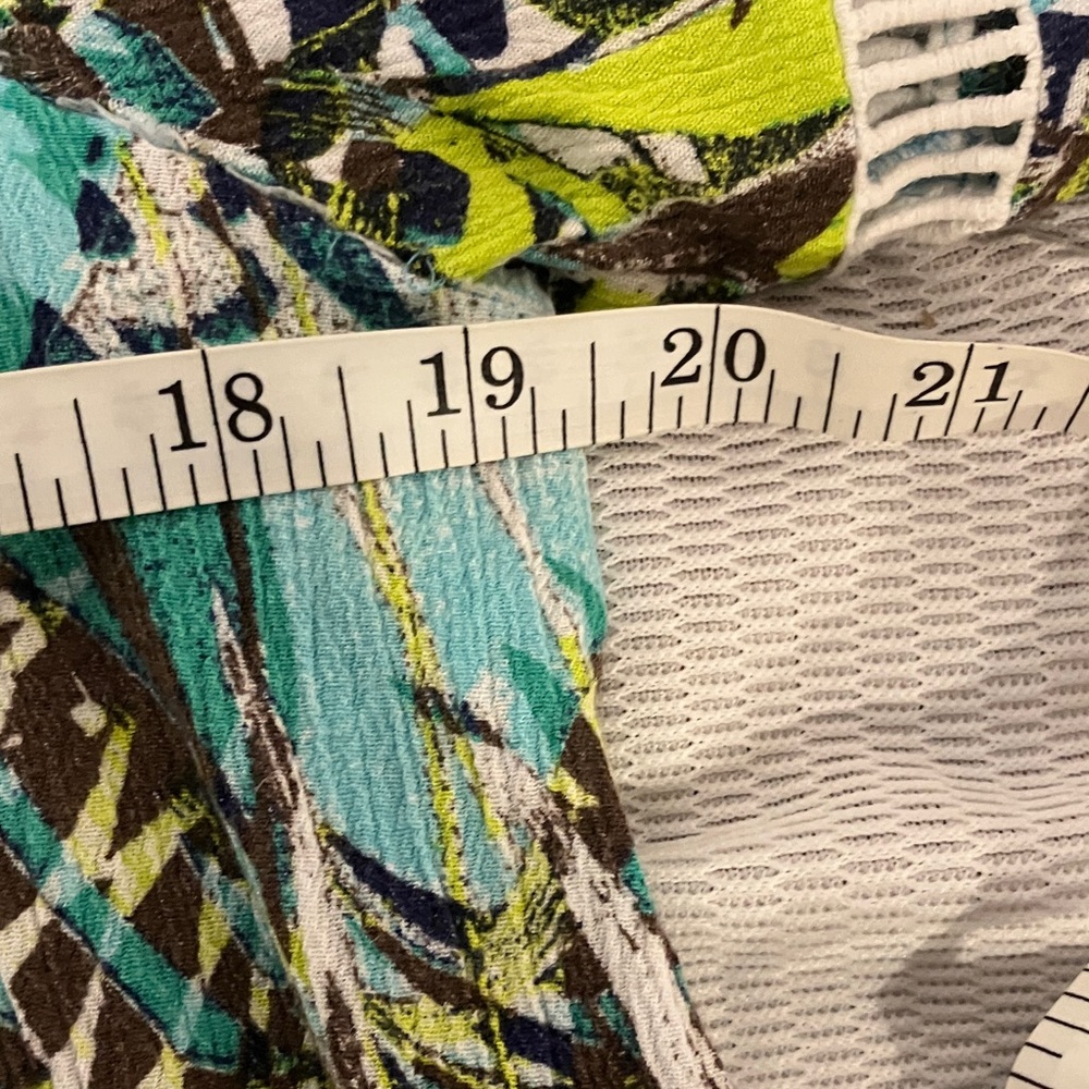 Vibrant Leaf Print Women's Blouse - Picture 3 of 5
